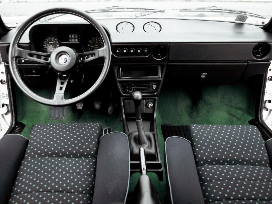 Торпедо Alfa Romeo Sprint Quadrifoglio Verde (902) 1983 года  (фото 7 из 8)